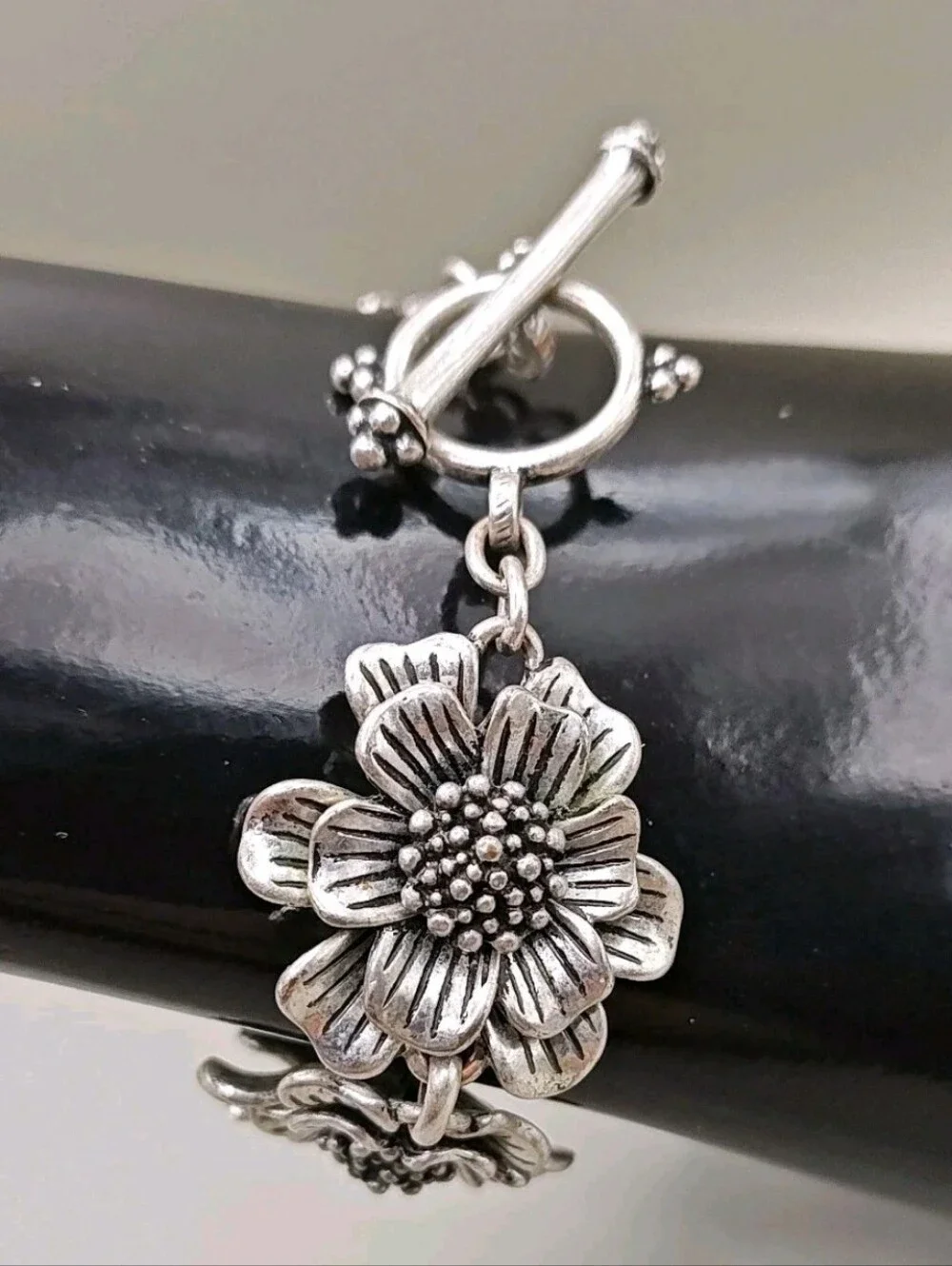 Lucky Brand Daisy Sunflower Links Toggle Bracelet Antiqued Silver Tone 3D Flower